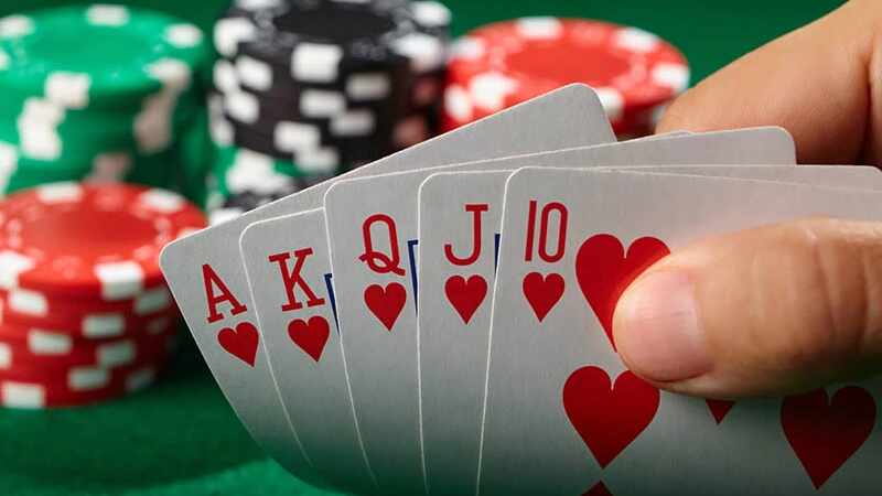 Một số chiến thuật hiệu quả khi Bluff trong Poker là gì?